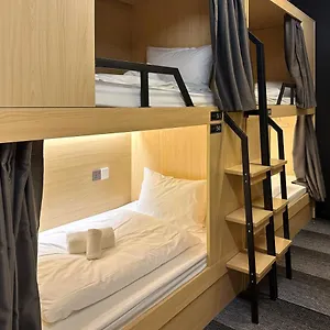 https://the-room-capsule-hotel.singapore-best-hotels.net